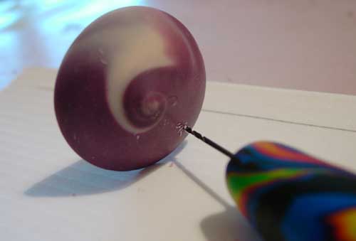 Fimotic.com Fimoswirlanleitung: perfekte Löcher in Swirls machen ohne das Swirl zu verformen