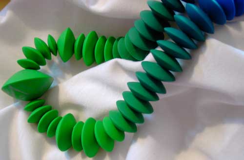 Farbverlauf ohne Pastamaschine -eine Halskette. Fimoanleitung von Fimotic.com
