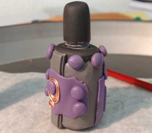 Steampunkige Kitsch-Flasche aus Fimo mit Schraubverschluss